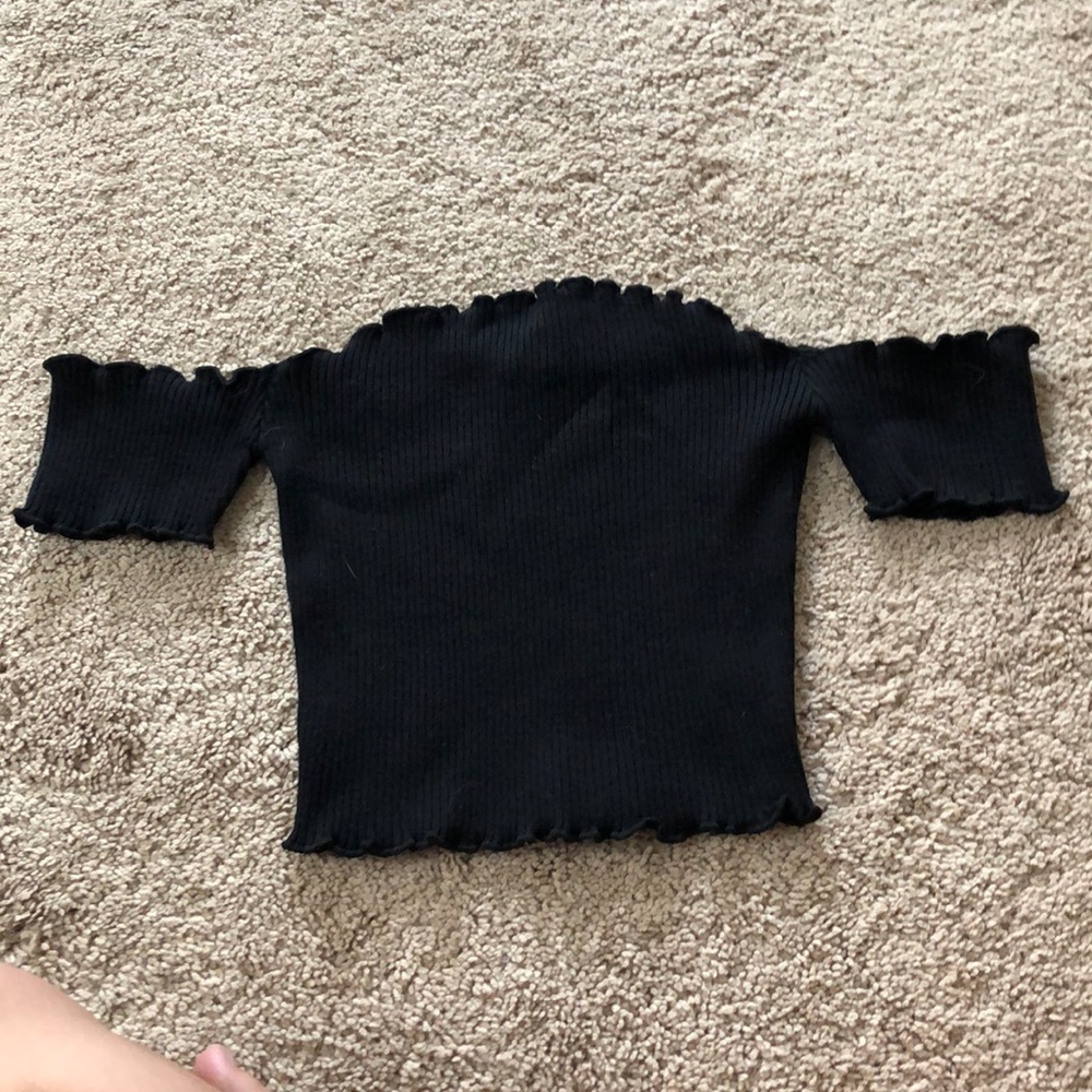 ribbed off the shoulder sleeve crop top!